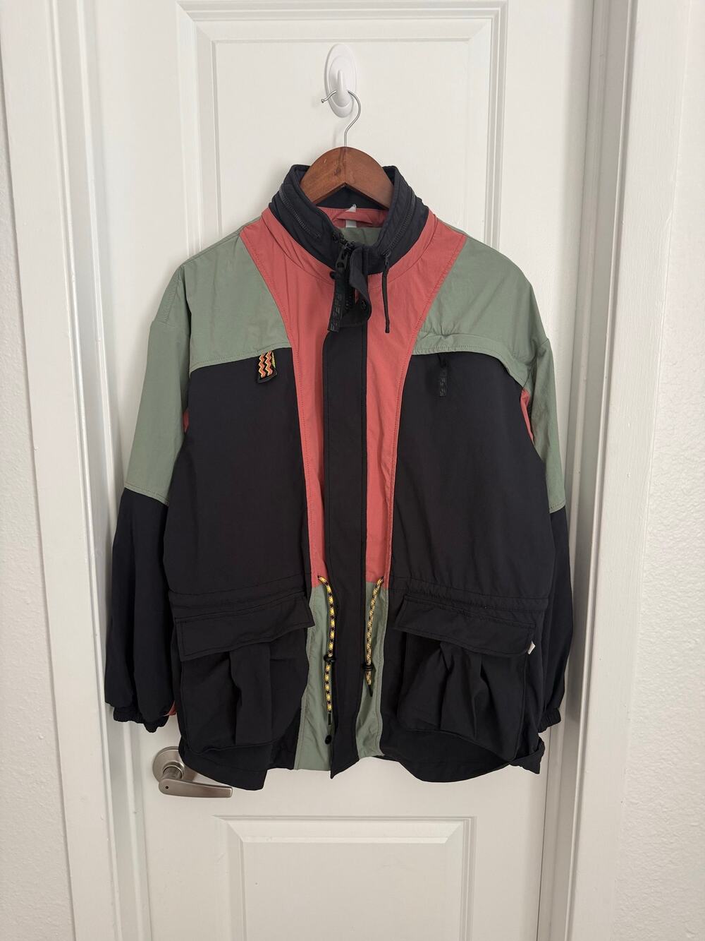 Fabletics Retro Colorblock Windbreaker Size Medium Khloe Kardashian Collab